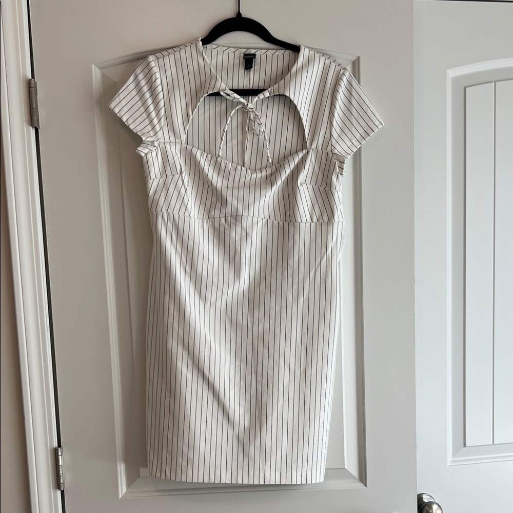 *NEVER WORN* Wild Fable Keyhole Neckline Mini Shift Dress